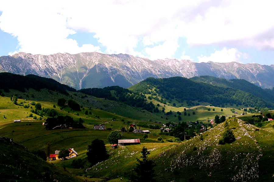 Destinații turistice pentru luna noiembrie: de la deschiderea sezonului de schi la sărbători locale
