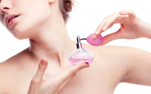 De ce trebuie să ne schimbăm parfumul cât mai des. Cât de important este să te dai cu parfum