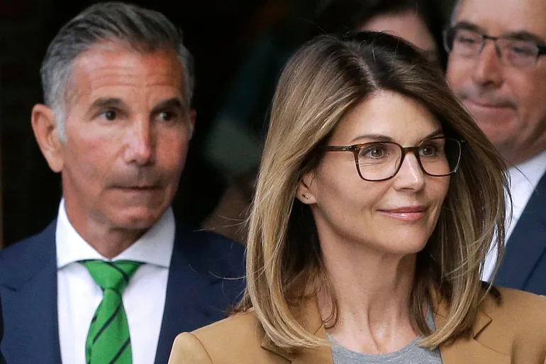 Actrița Lori Loughlin finalizează termenul de închisoare pentru înșelătorie privind admiterea la facultate