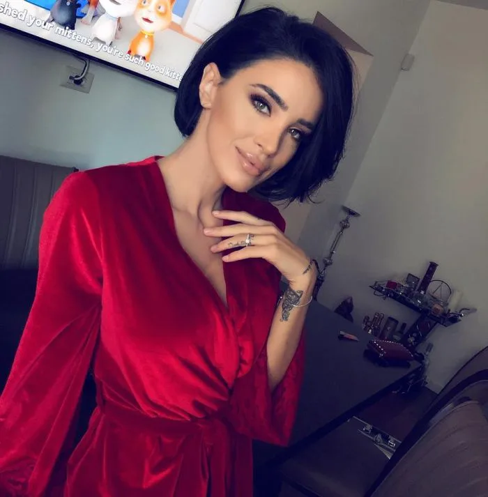 Adelina Pestriţu a îmbrăcat rochia de mireasă. Vedeta ştie ce model va purta la nunta cu Virgil Şteblea