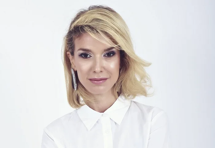 Trucul ieftin pentru ten și păr folosit de Alina Chivulescu la 44 de ani. E la îndemâna oricui