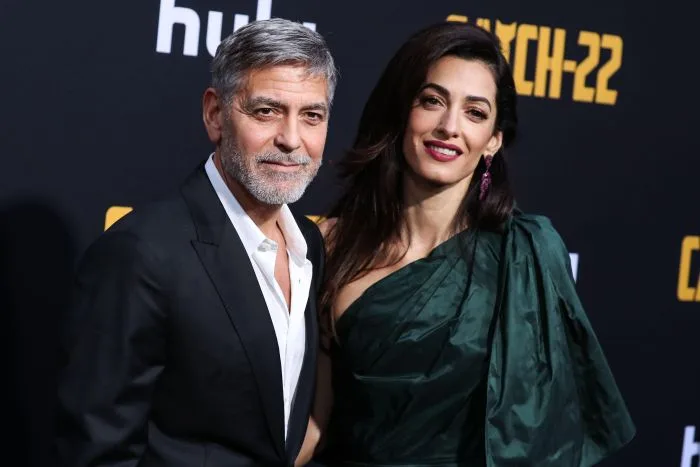 George Clooney și Amal, apariție elegantă în Los Angeles. Toți și-au îndreptat privirile către silueta ei