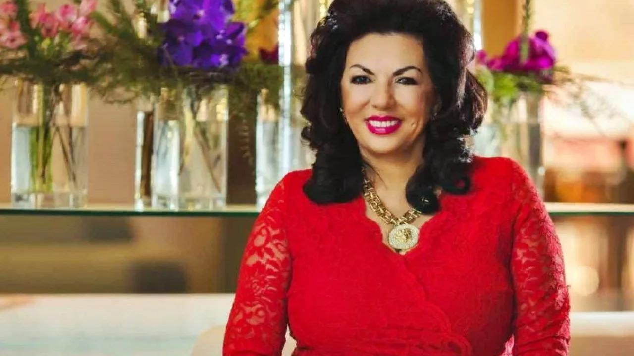 CARMEN HARRA, LA UN PAS DE MOARTE.