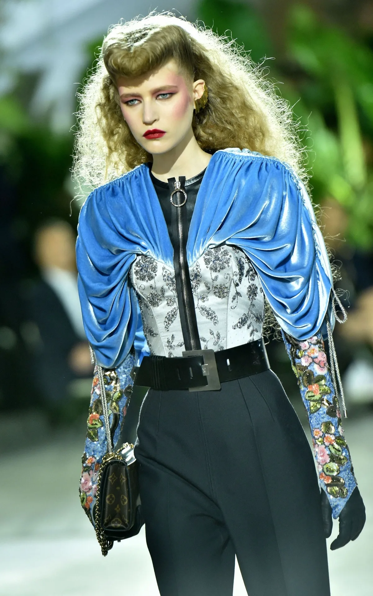 Ce trebuie să știi despre colecția Louis Vuitton Cruise 2020