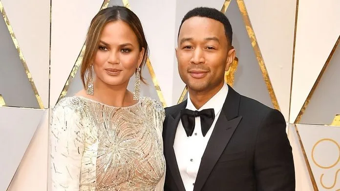 Chrissy Teigen explică de ce și-a împărtășit fotografiile despre pierderea bebelușului pe rețelele sociale