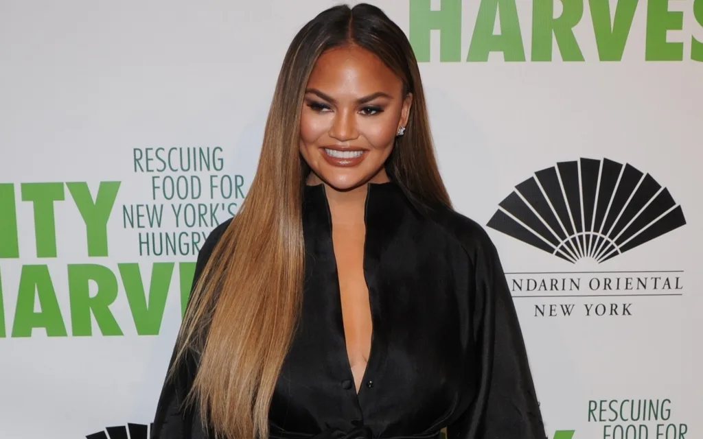 Chrissy Teigen, asaltată de un protestatar la un eveniment caritabil
