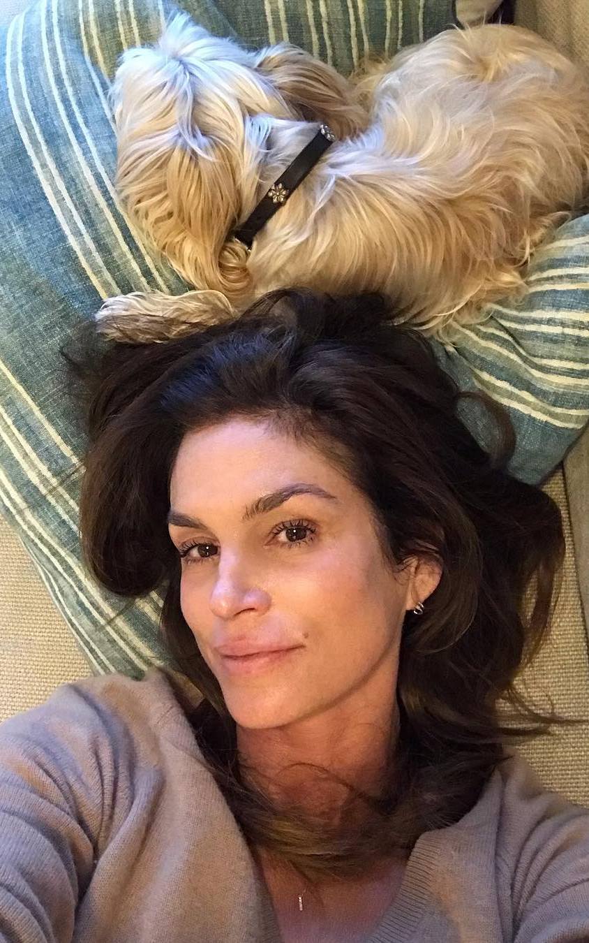 Cum arată rutina de dimineață a lui Cindy Crawford! Îi ia mai puțin de 10 minute