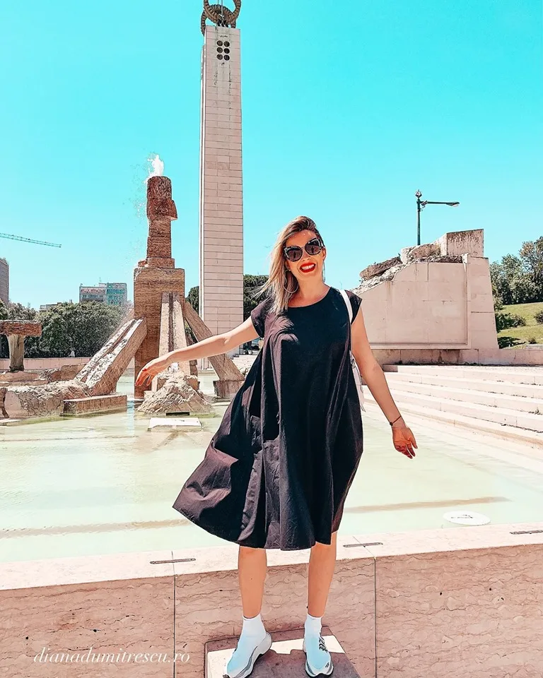 Diana Dumitrescu s-a pozat în costum de baie, cu burtica de gravidă la vedere. E în luna a cincea de sarcină
