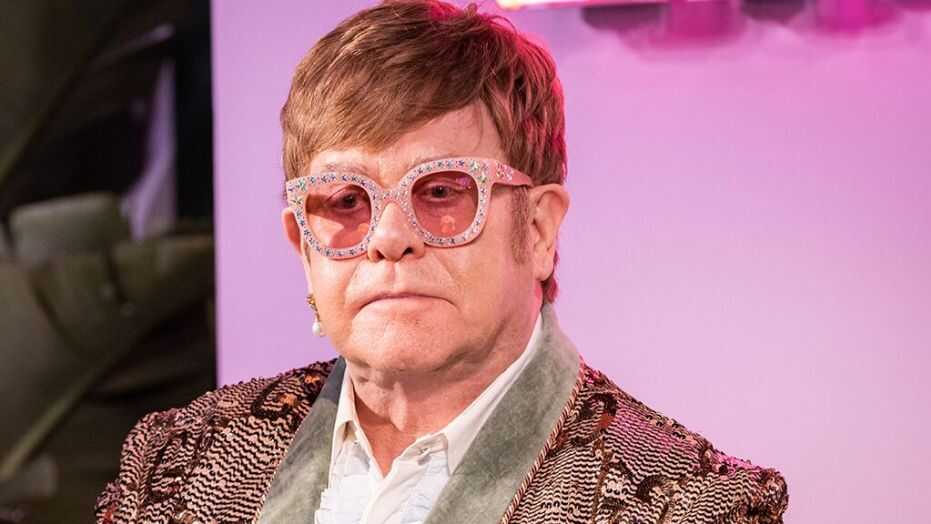 Elton John a spus că a fost pe punctul de a muri în timpul tratamentului anticancer