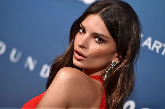 Cel mai sexy iepuraș de Paște! Imagini desprinse din reviste pentru bărbați, cu sex-simbolul Emily Ratajkowski
