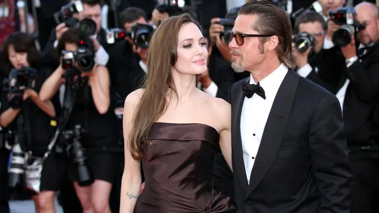 Ce mari și simpatici sunt gemenii cuplului Angelina Jolie – Brad Pitt! Vivienne este de o frumusețe rară și seamănă izbitor cu tatăl ei!