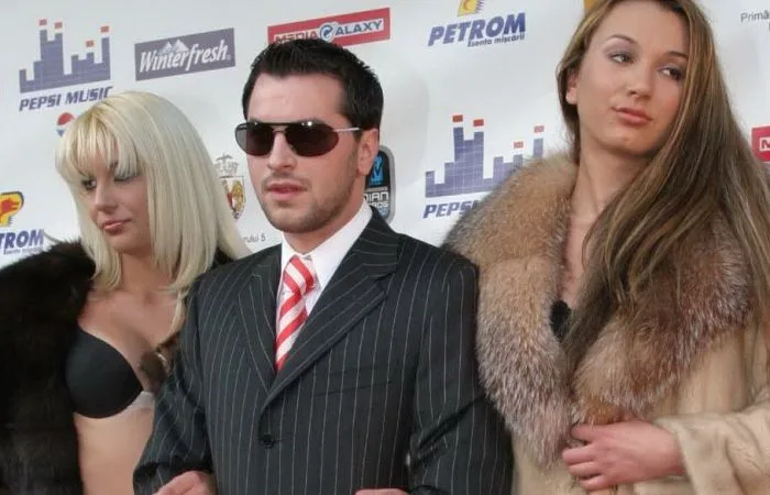 Îl mai ții minte pe excentricul Fizz? Cu ce se ocupă acum cântărețul care nu ieșea din casă fără blănuri