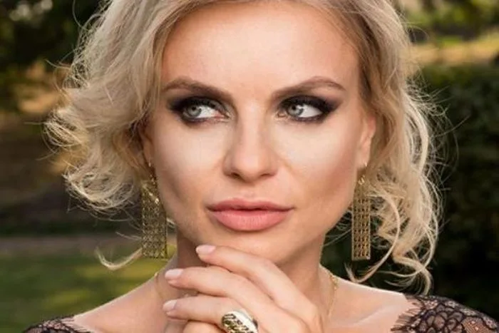 Imagini uitate! Cum arăta Jojo înainte de operațiile estetice. Vedeta are silicoane de la 19 ani!