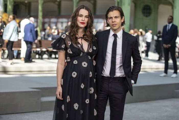 Keira Knightley este însărcinată pentru a doua oară. Primele imagini cu burtica la vedere