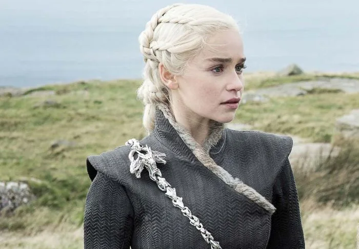 Drama neștiută a Emiliei Clarke! Mama Dragonilor din ”Game of Thrones” s-a operat de două ori pe creier