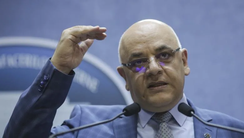Raed Arafat ne sfătuiește să purtăm masca de protecție cât mai des cu putință: „Acest comportament poate reduce răspândirea virusului care cauzează COVID 19 în comunitate”