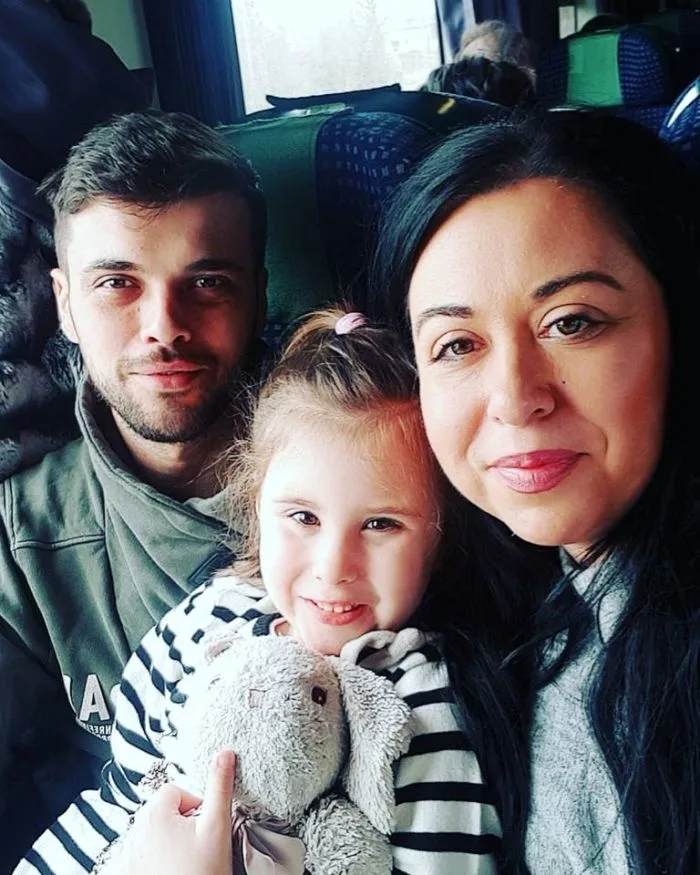 Oana Roman a ajuns cu fetița la spital. Vedeta este îngrijorată pentru Isabela: ”Sperăm că totul o să fie bine”