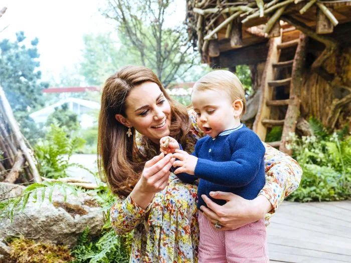 Cele mai emoționante imagini cu cei trei copii ai Prințului William și ai lui Kate Middleton. Prințul George, Prințesa Charlotte și Prințul Louis au ieșit în grădină