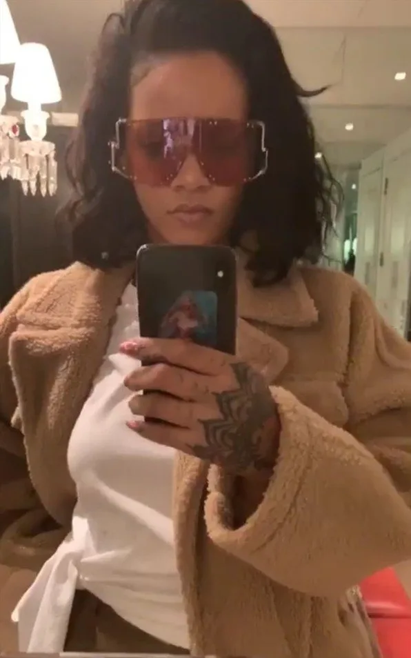 Rihanna, o nouă schimbare de look! Cum arată acum artista