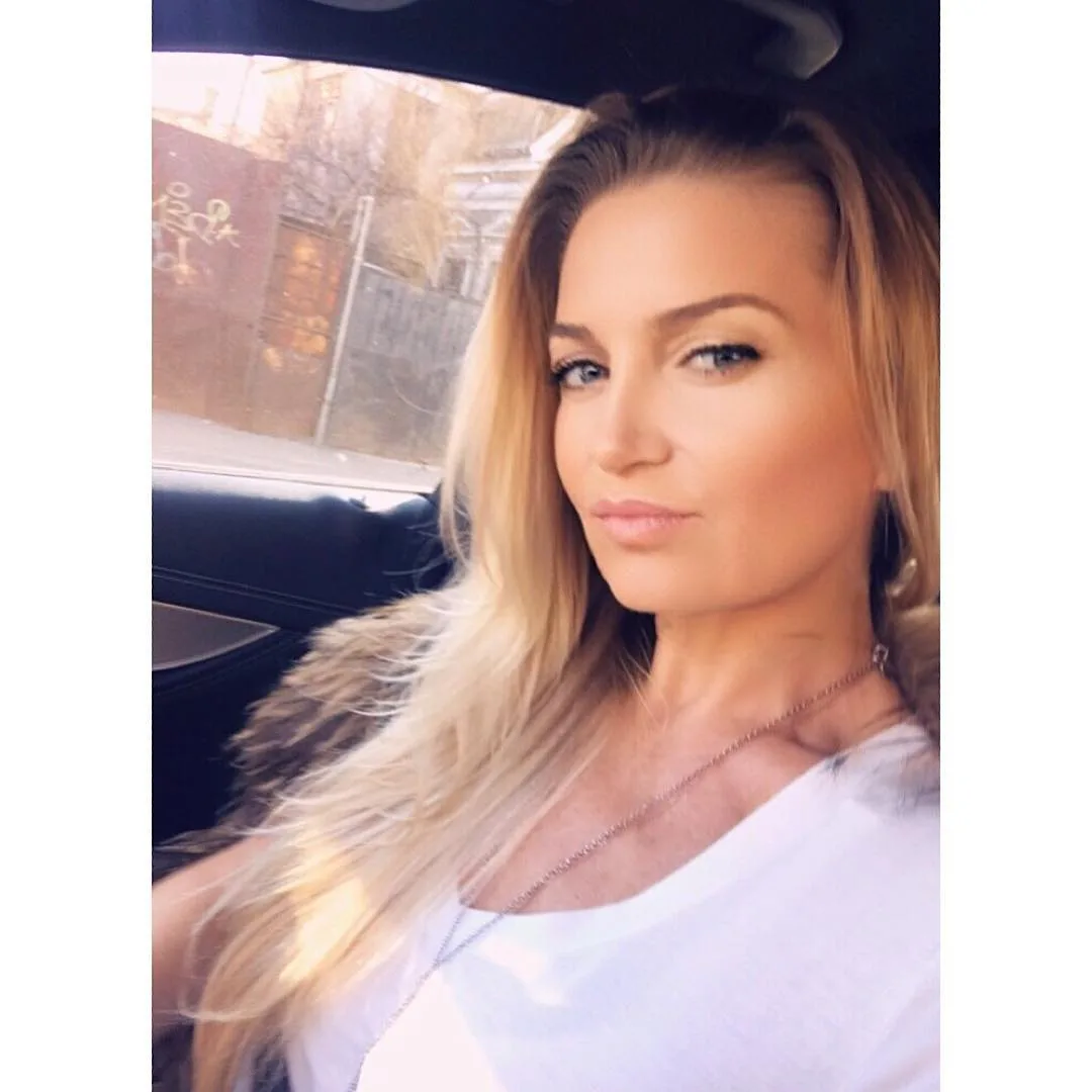 Teodora Burz, femeia din spatele unuia dintre cele mai de succes branduri românești: „Eram pasionată de garderoba păpușilor”