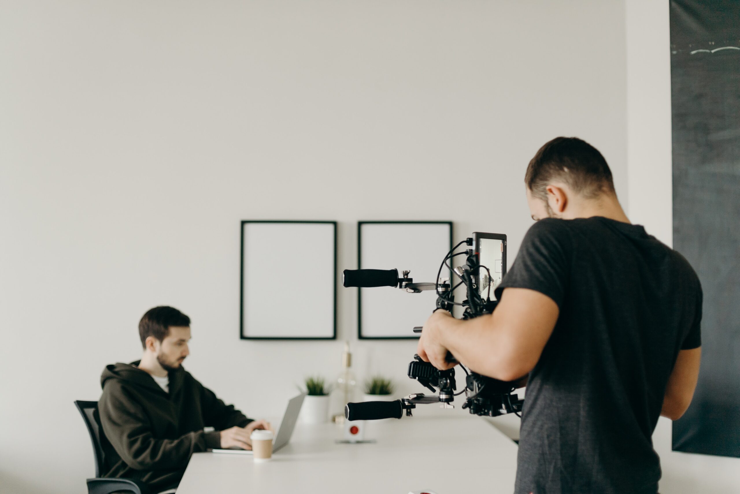 Care sunt beneficiile contractului cu o agentie de video marketing?