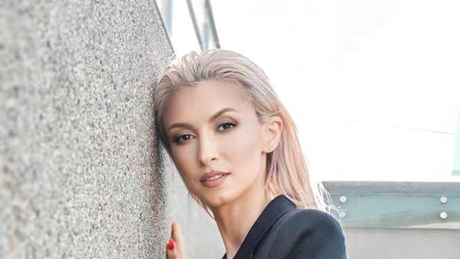 Andreea Bălan, prima imagine de pe patul de spital! Și-a luat fetița în brațe și a postat un mesaj cutremurător! „După două zile de luptă ca să trăiesc!”