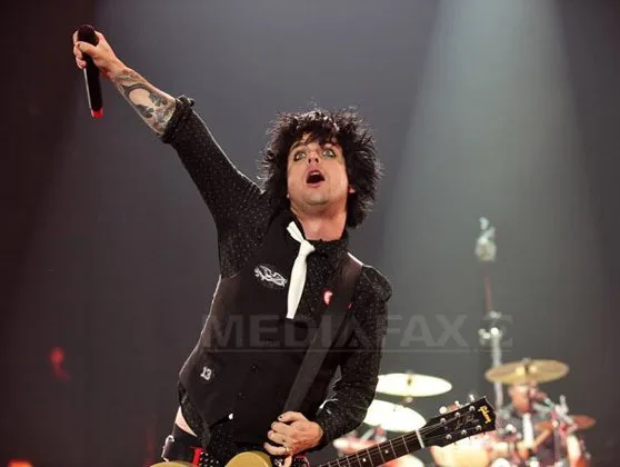 Piesa „Wake Me Up When September Ends” a trupei Green Day, număr record de vizualizări pe YouTube