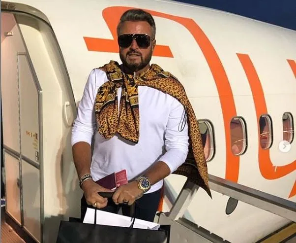 VIDEO/ Cătălin Botezatu pleacă în vacanță cu o dubă de bagaje după el. „Cel puțin o valiză e plină cu pantofi”