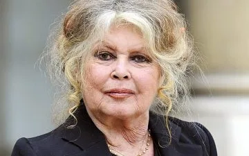 Brigitte Bardot se oferă să sprijine Kazahstanul în operaţiunea de salvare a animalelor fără stăpân