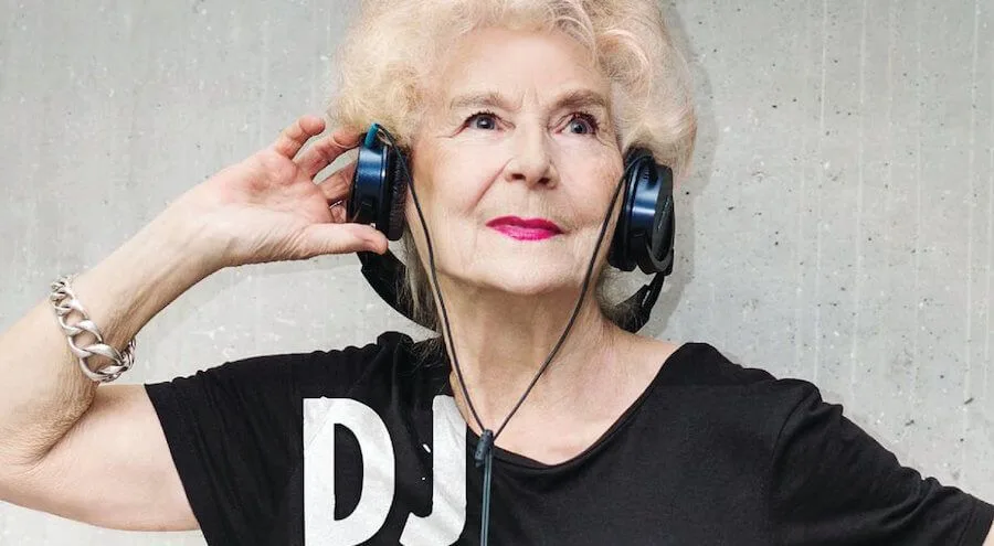 Cel mai bătrân DJ din Polonia! DJ Wika, femeia de 80 de ani, adoră viața de club