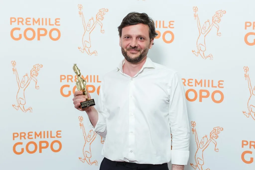VIDEO/ Bogdan Dumitrache, câștigător la „Gopo”, și-a ales meseria din comoditate. „Când am intrat la Actorie, nu fusesem niciodată la teatru”