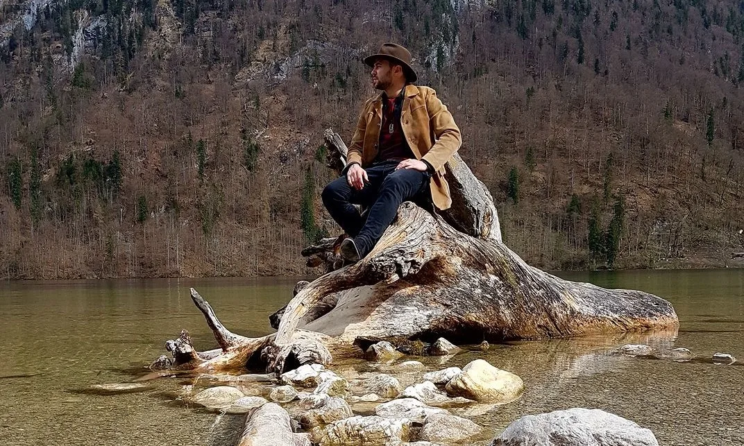 Cezar Dometi a lansat videoclipul piesei „Sunt codrii”, o melodie specială dedicată Codrilor Iașilor
