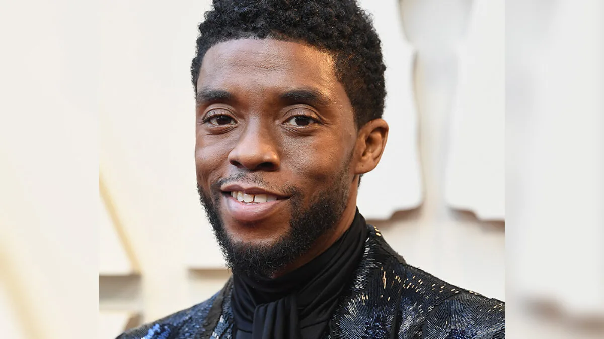 Chadwick Boseman i-a acordat o parte din salariul său din 21 Bridges co-starului Sienna Miller