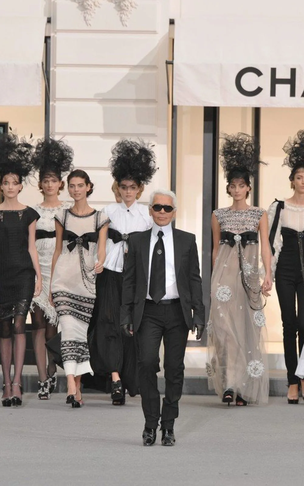 Chanel – o istorie a prezentărilor spectaculoase regizate de Karl Lagerfeld!