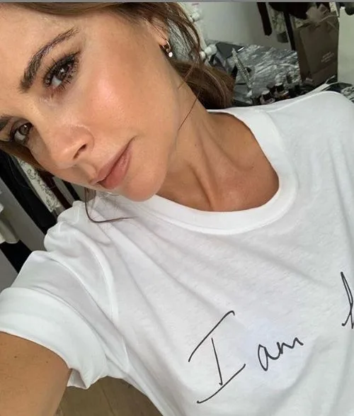 Cum reuşeşte Victoria Beckham să aibă un ten impecabil. Ritualul ei de îngrijire