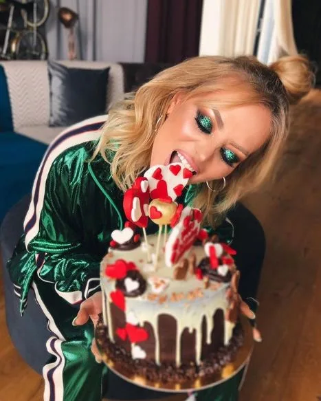 Delia şi-a serbat ziua de naştere! Outfit-ul special pe care l-a purtat la petrecere