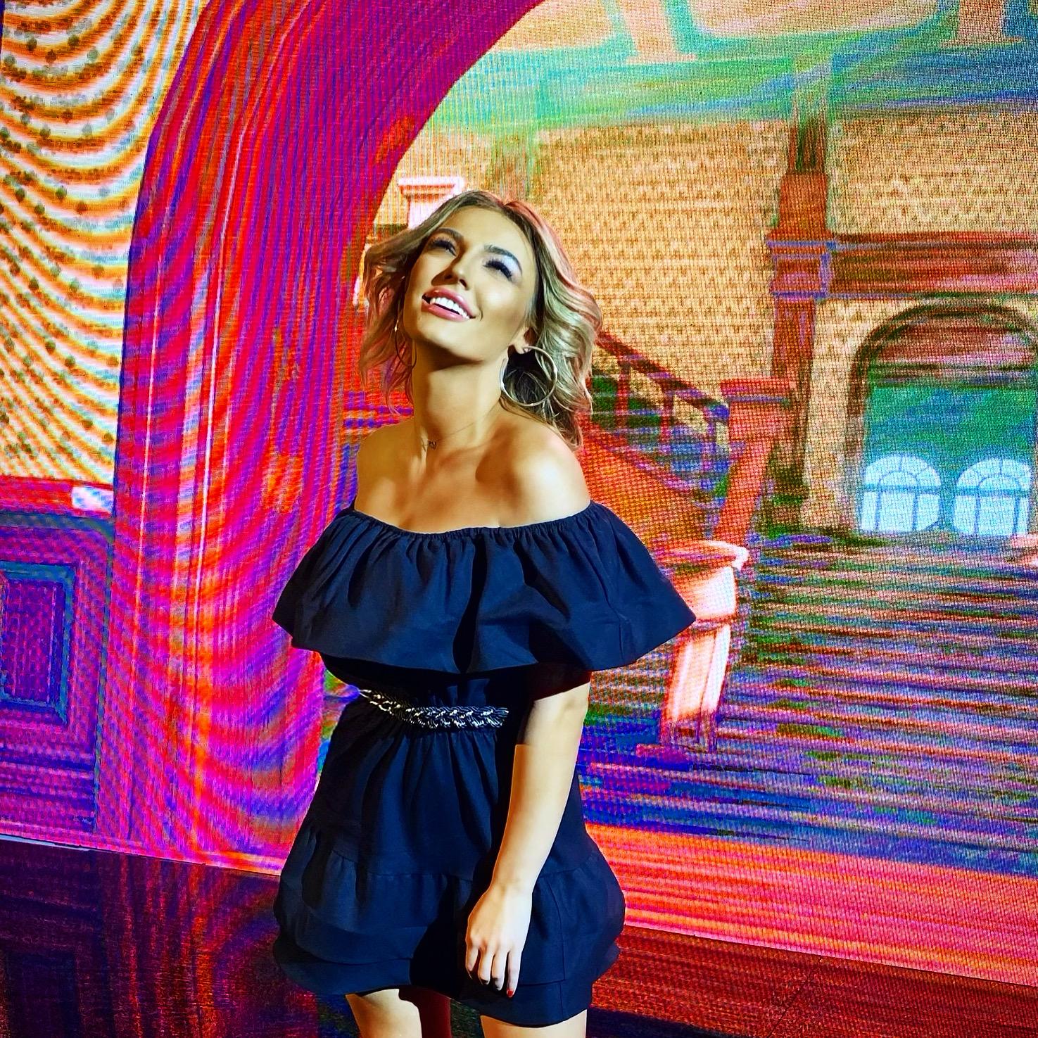 Diana Enache apare extrem de sexy in videoclipul piesei “Doar o dată”