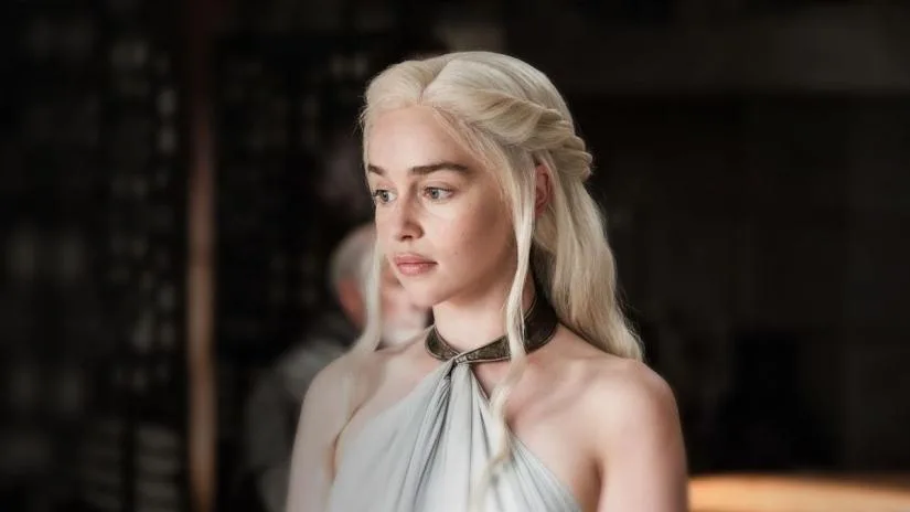 Emilia Clarke a dezvăluit că s-a simțit inconfortabil în timpul scenelor nud din „Games of Thrones”