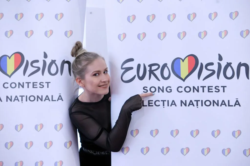 EUROVISION 2019 | Ester Peony, cadou surpriză de la regizorul Petre Năstase! I-a accesorizat și personalizat casca de cântat!