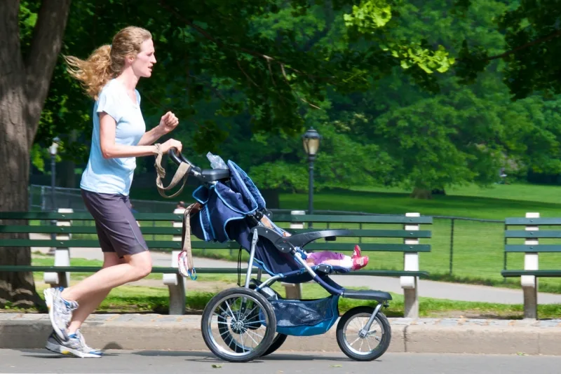 Mamica si bebele la jogging