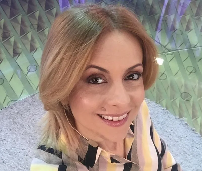 Cum a apărut Simona Gherghe îmbrăcată, la Acces Direct. Prezentatoarea tv este gravidă în luna a șasea