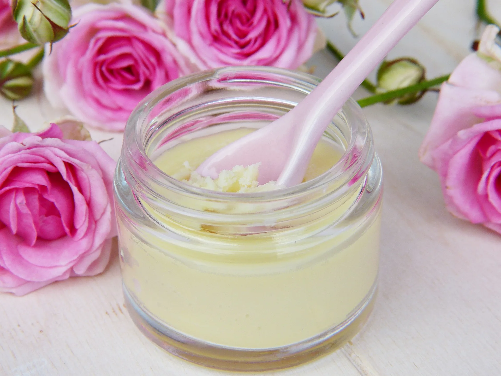 Ce produse cosmetice să nu folosești dacă îți dorești o piele sănătoasă