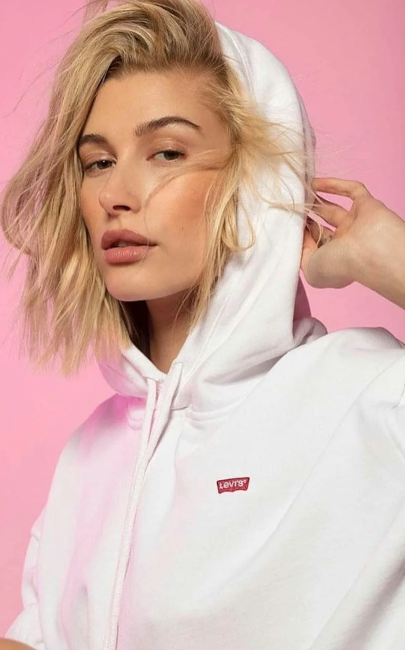 Hailey Baldwin, noua imagine Levi’s, pentru modelul 501