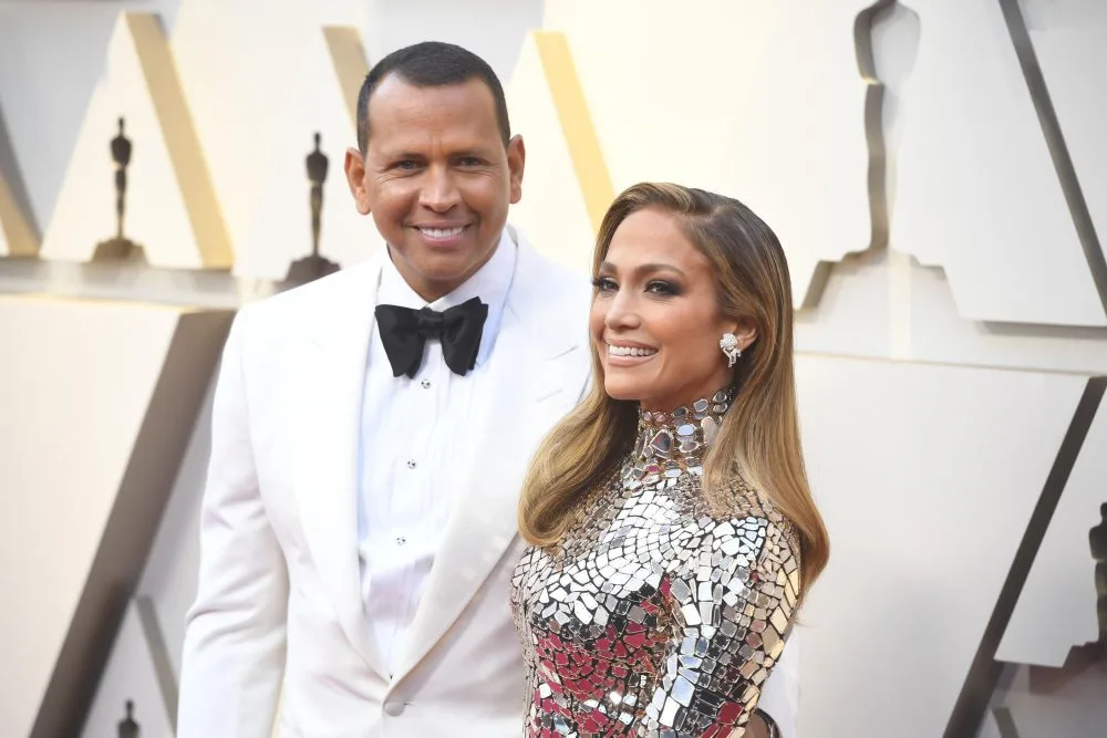 FOTO | Jennifer Lopez şi Alex Rodriguez s-au logodit. Cum arată inelul de logodnă
