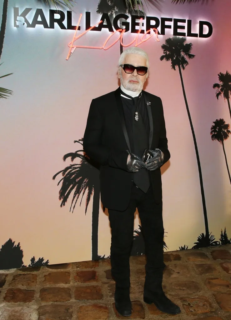 Cine a fost Karl Lagerfeld! A făcut revoluţie în lumea modei