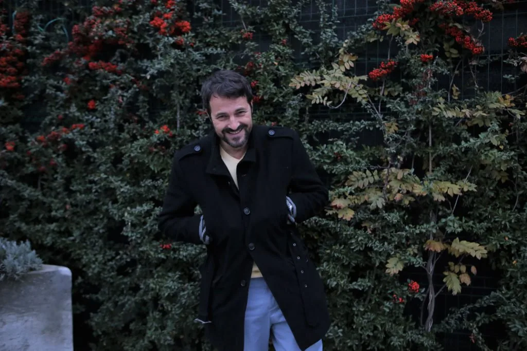 VIDEO | Andrei Aradits și-a luat casă, a făcut un copil, a plantat un copac și acum își caută… un loc de veci!