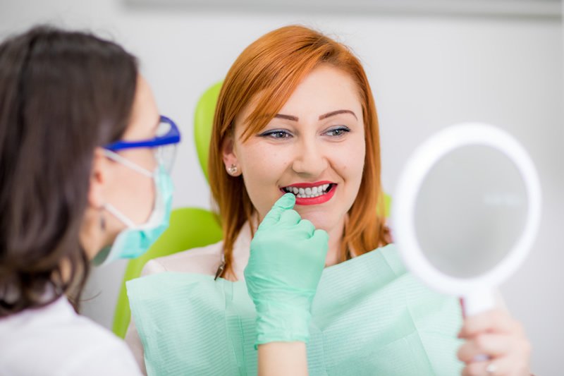 Ofera-i zambetului tau stralucirea pe care o merita, cu un implant dentar de calitate!
