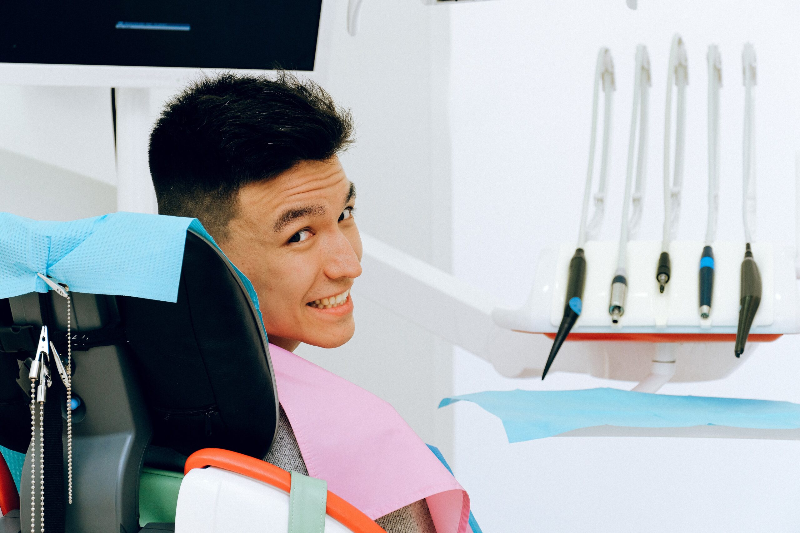 Cate tipuri de implanturi dentare exista?