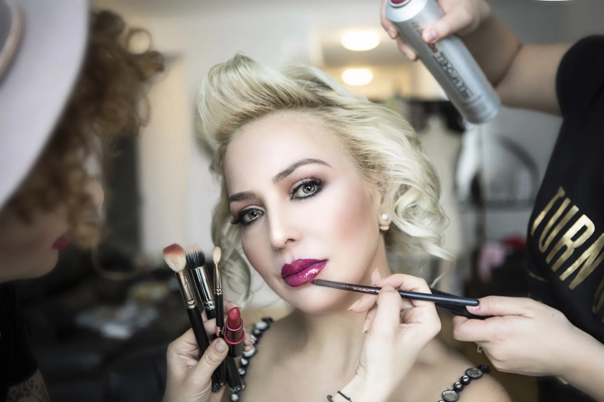Inspirație de Hollywood din anii ’60 în colecția Mystic, prezentată de o româncă la Couture Fashion Week