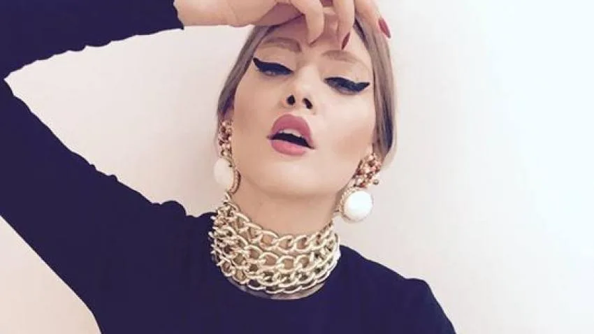 Iulia Albu, vizită la medicul estetician. Ce a vrut vedeta să schimbe la ea